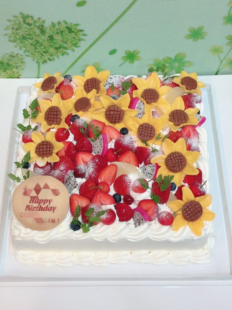 スクエアひまわりケーキ 夜のケーキ屋さん